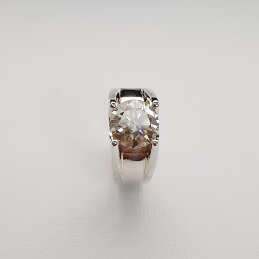 خاتم حجر الموزنايت الشبية للألماس فضة عيار 925