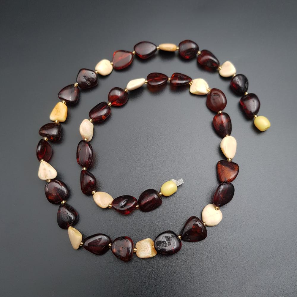 عقد كهرمان طبيعي